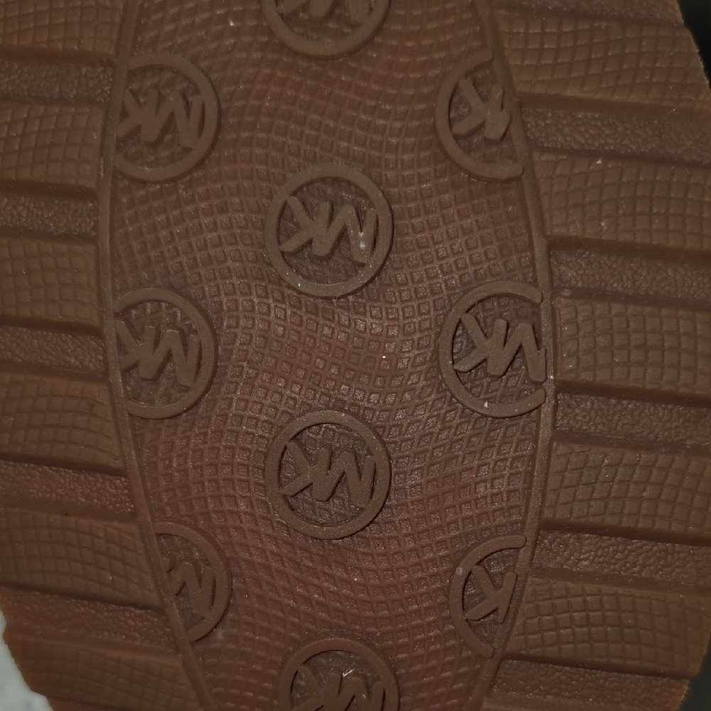 Michael Kors Cream and Gold Textured SneakersMichael Kors Woven Sneakers Size 8 - Picture 4 of 12